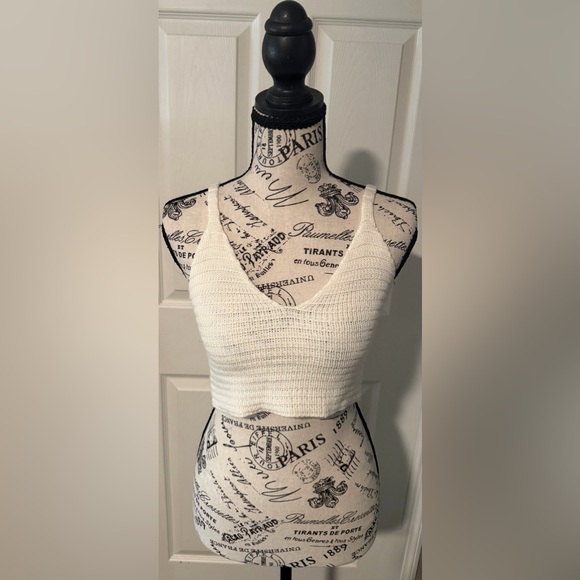 Uniqlo Tops - Uniqlo Off-White Knit Crop Top